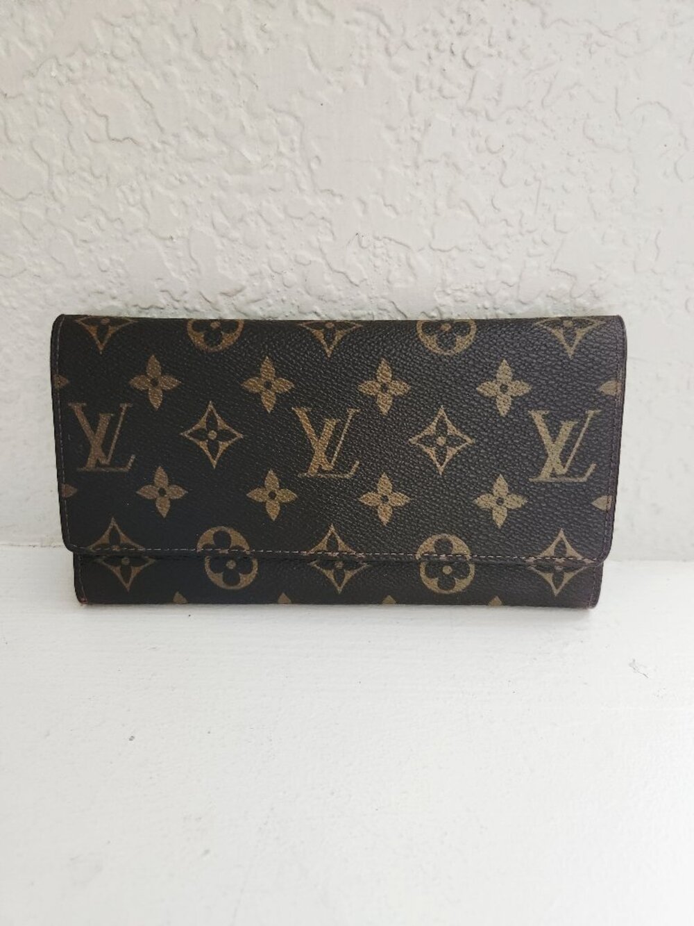 New Womens Louis Vuitton Monogramed Wallet